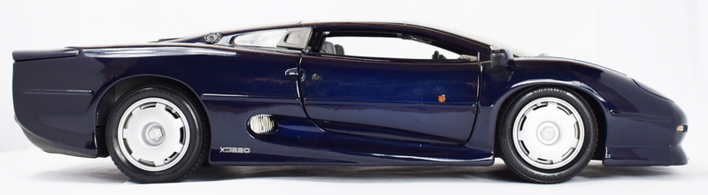 Illustration for article titled Thursday on the Thames: XJ213 edition.